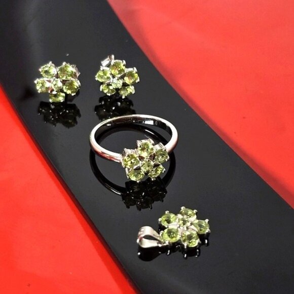 925 Sterling Silver Ring 6.75, Earrings, Pendant with Natural Peridot Gem - Picture 14 of 14